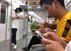 上海 吃瓜群众 被打伤,上海“吃瓜群众”被打伤事件引发社会关注