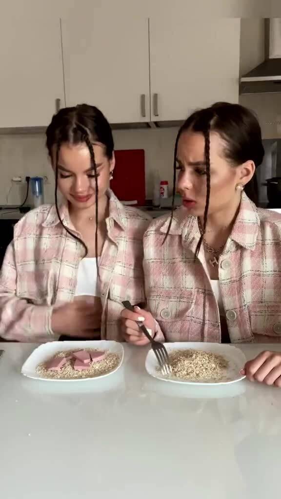 吃瓜群众老乡小姐姐视频,揭秘吃瓜群众老乡小姐姐的趣味视频瞬间